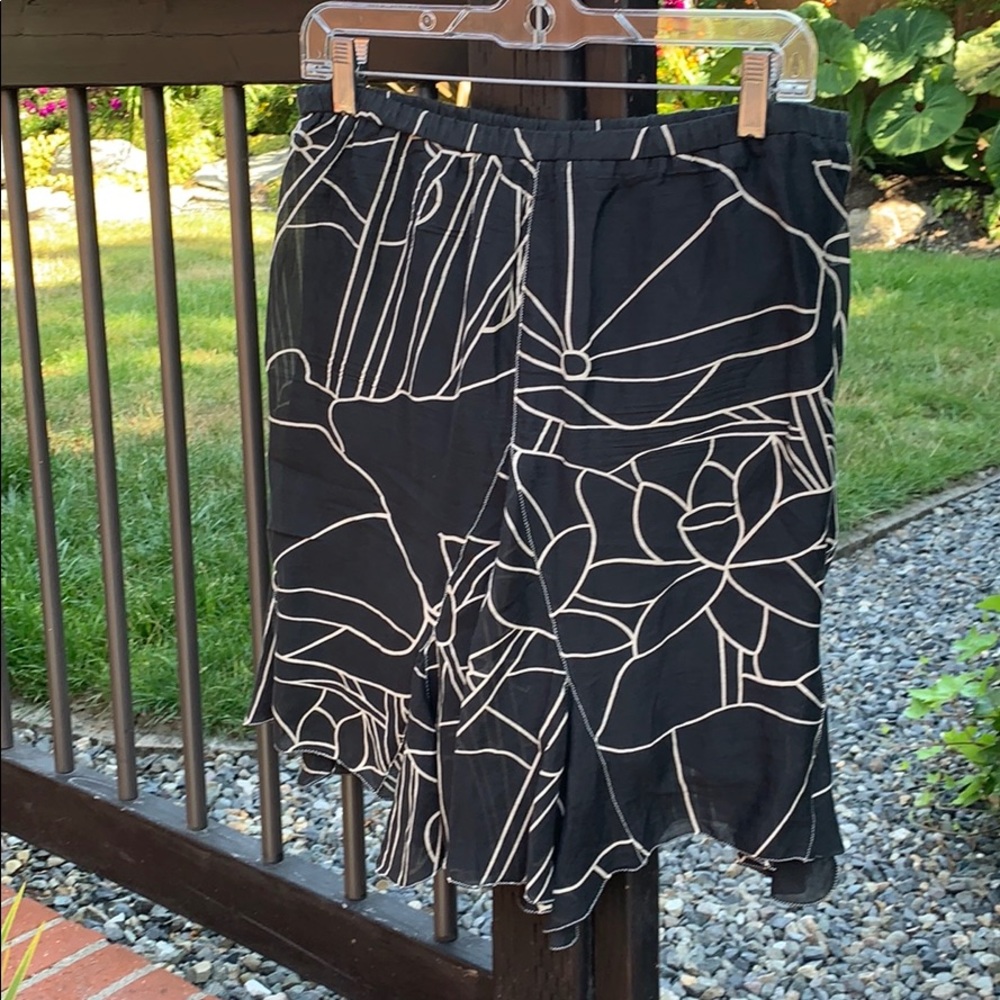 Studio M skirt - size large